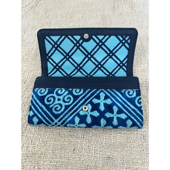 Vera Bradley Audrey Faux Leather Blue Wallet - Picture 4 of 9